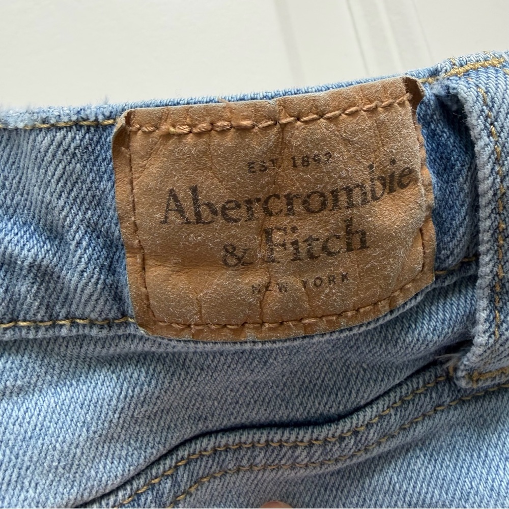 ABERCROMBIE & FITCH CURVE LOVE HIGH RISE MED WASH DISTRESSED DENIM SHORTS 33/16 - Picture 8 of 13